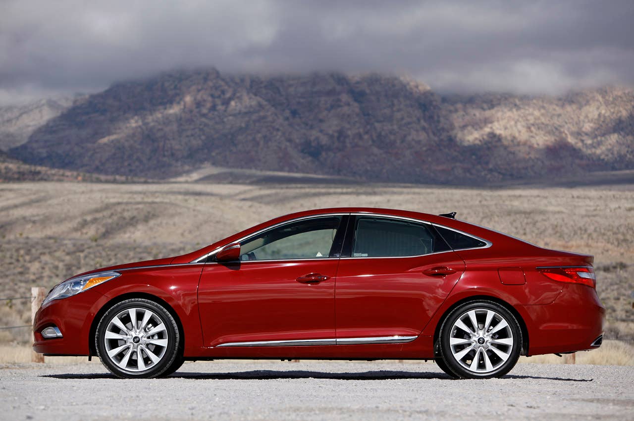 2012 Hyundai Azera side view