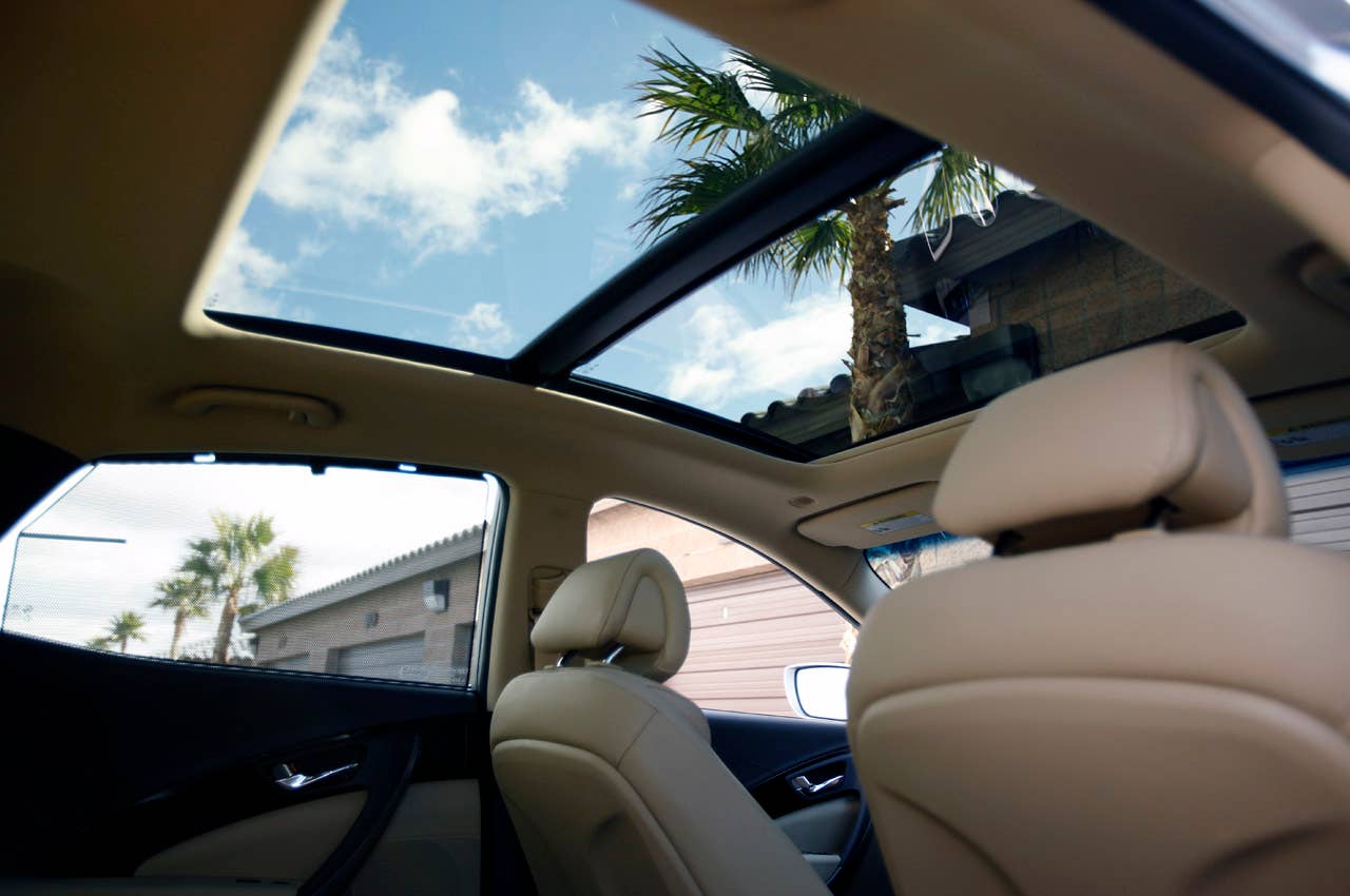 2012 Hyundai Azera sun roof