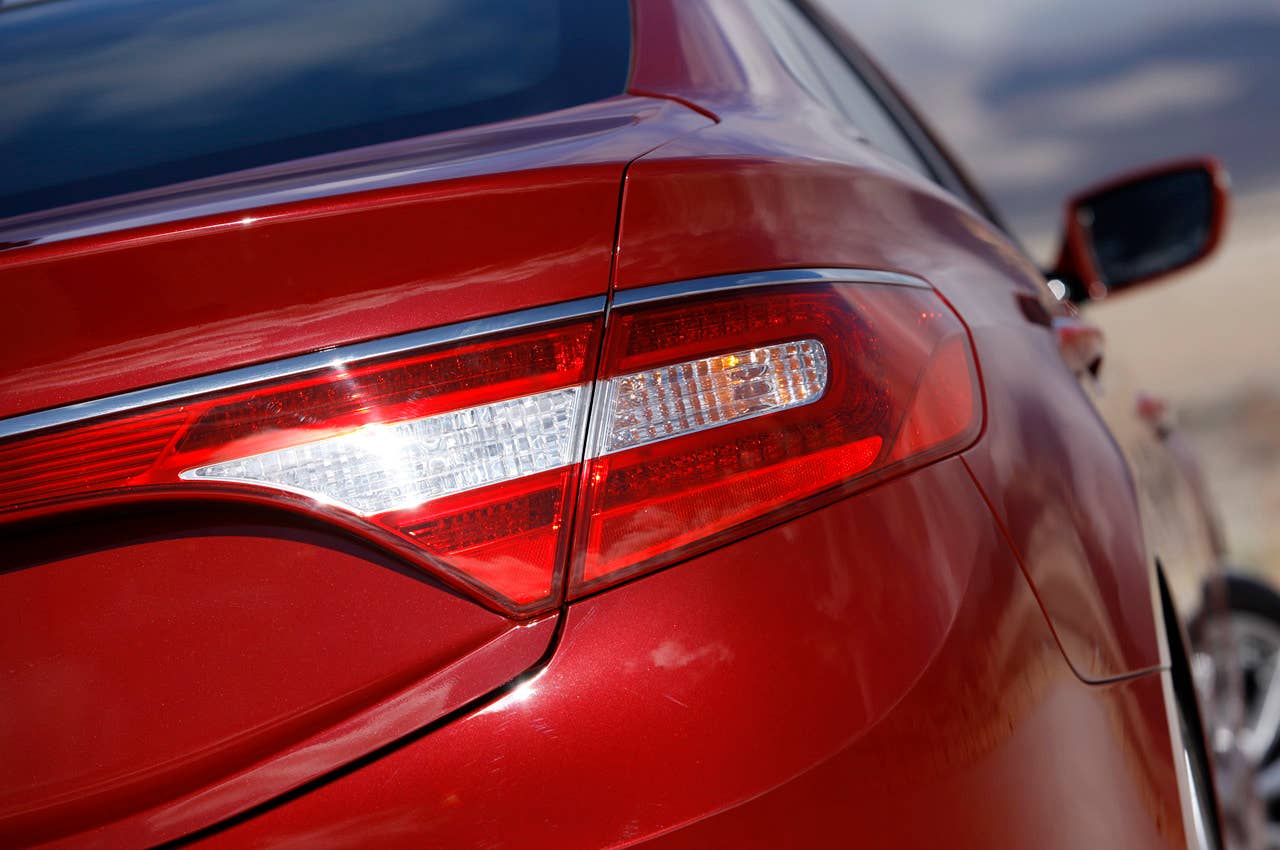 2012 Hyundai Azera taillight