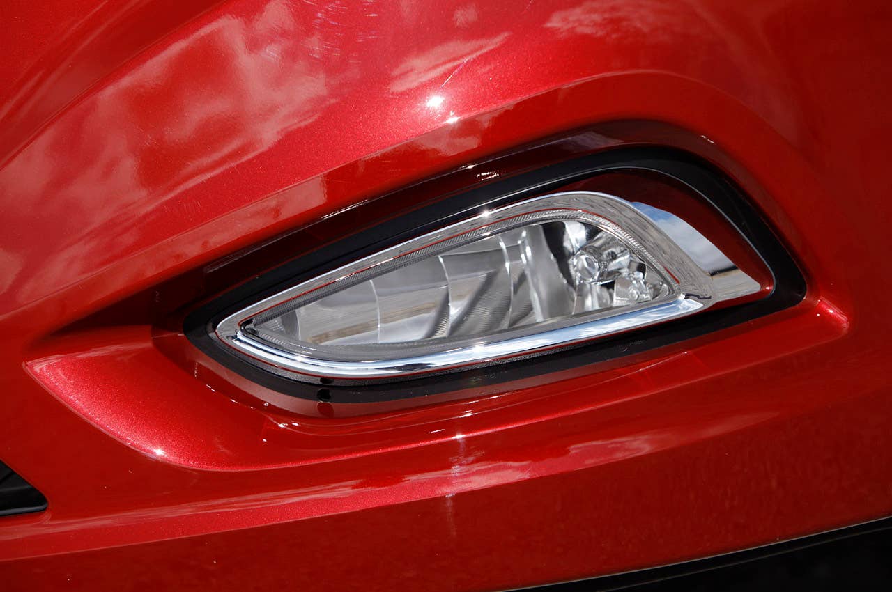 2012 Hyundai Azera fog light