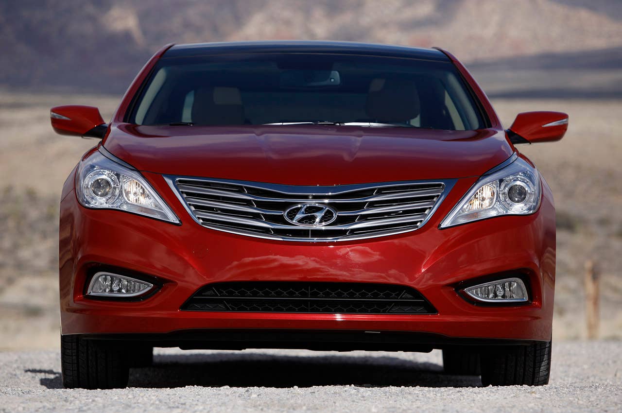 2012 Hyundai Azera front view