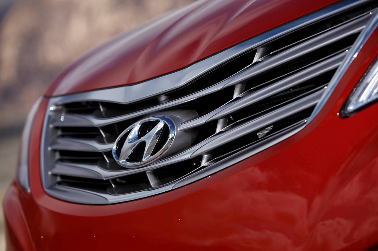 2012 Hyundai Azera grille
