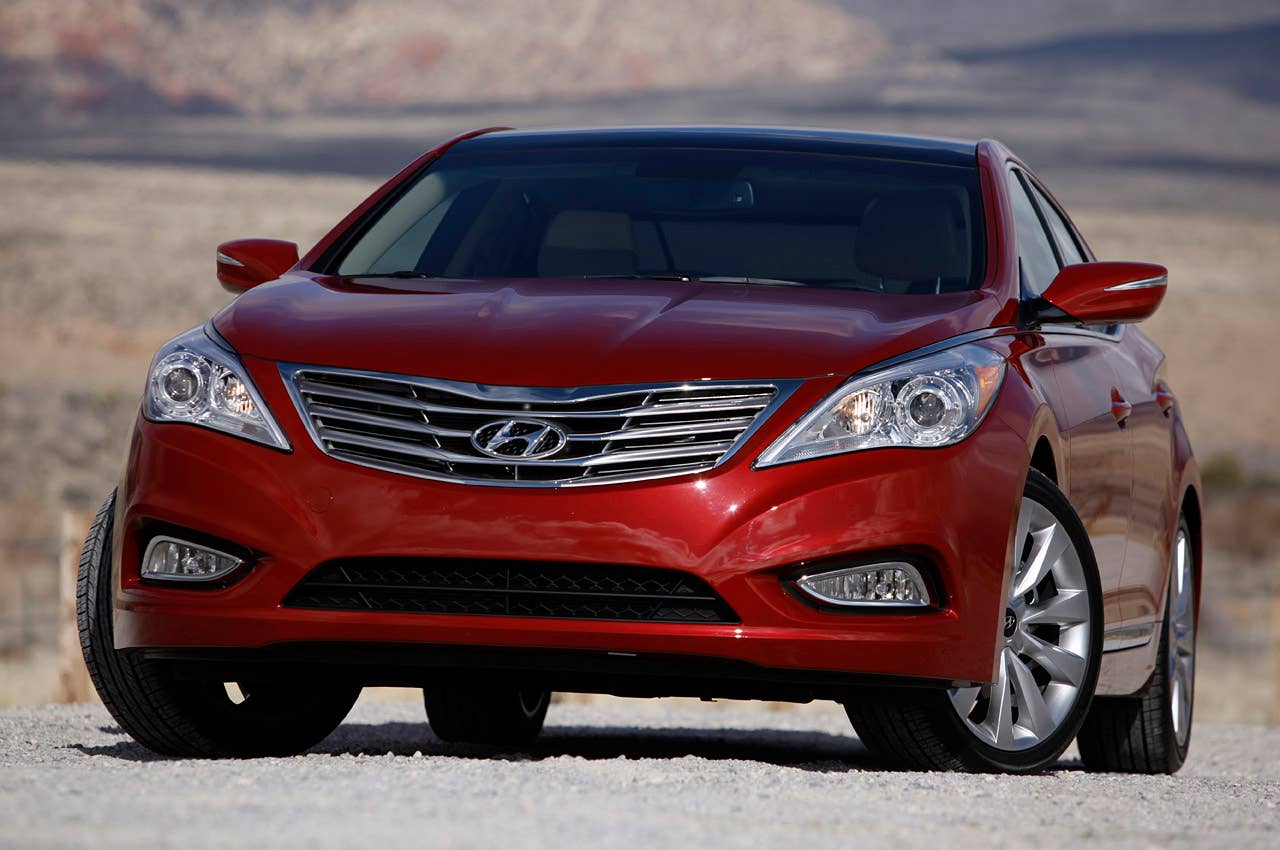 2012 Hyundai Azera front 3/4 view