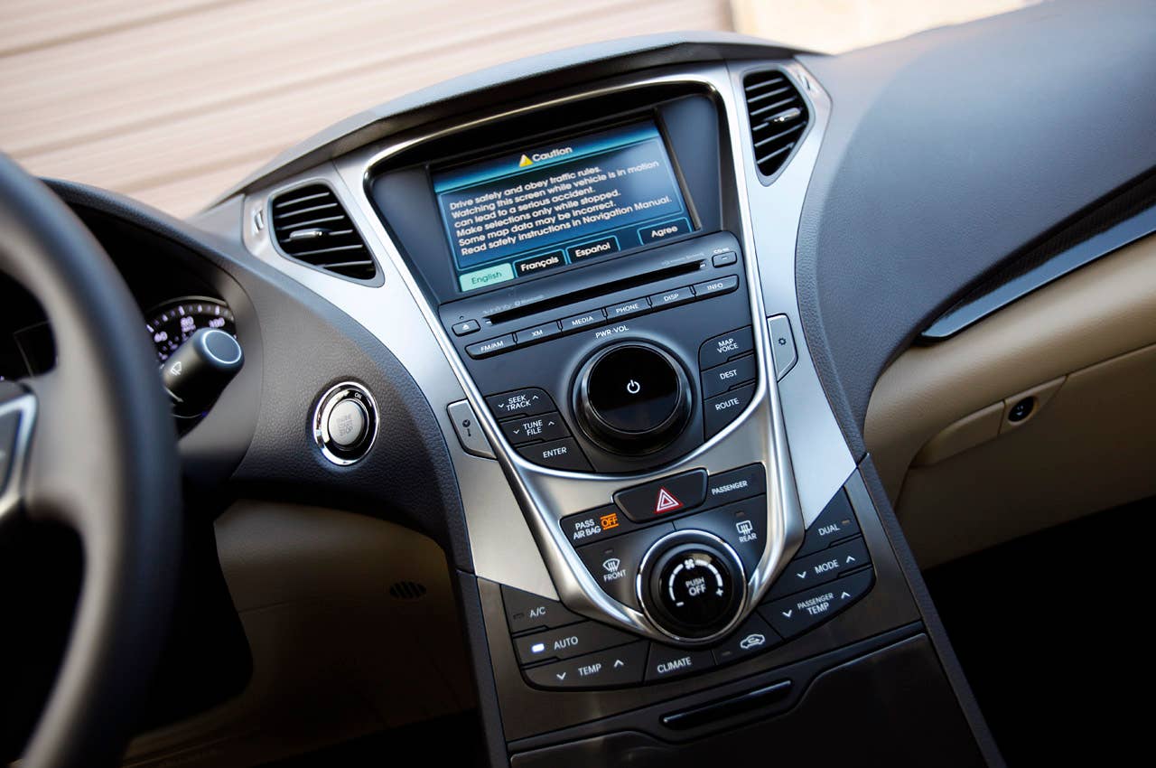 2012 Hyundai Azera instrument panel