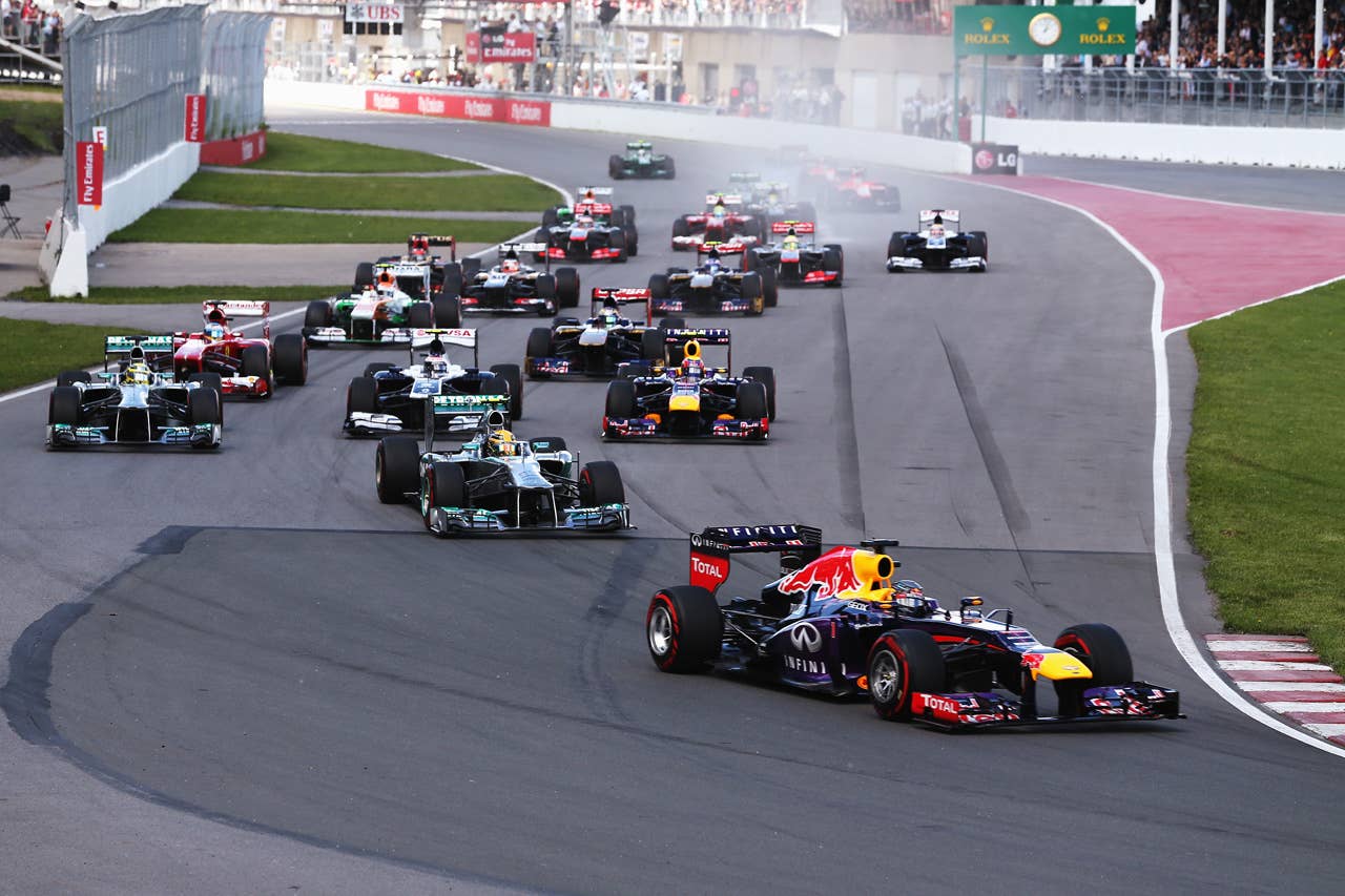 MONTREAL, QC - JUNE 09:  Sebastian Vettel of Germany and Infiniti Red Bull Racing leads the field into turn one at the start of the Canadian Formula One Grand Prix at the Circuit Gilles Villeneuve on June 9, 2013 in Montreal, Canada.  (Photo by Mark Thompson/Getty Images)