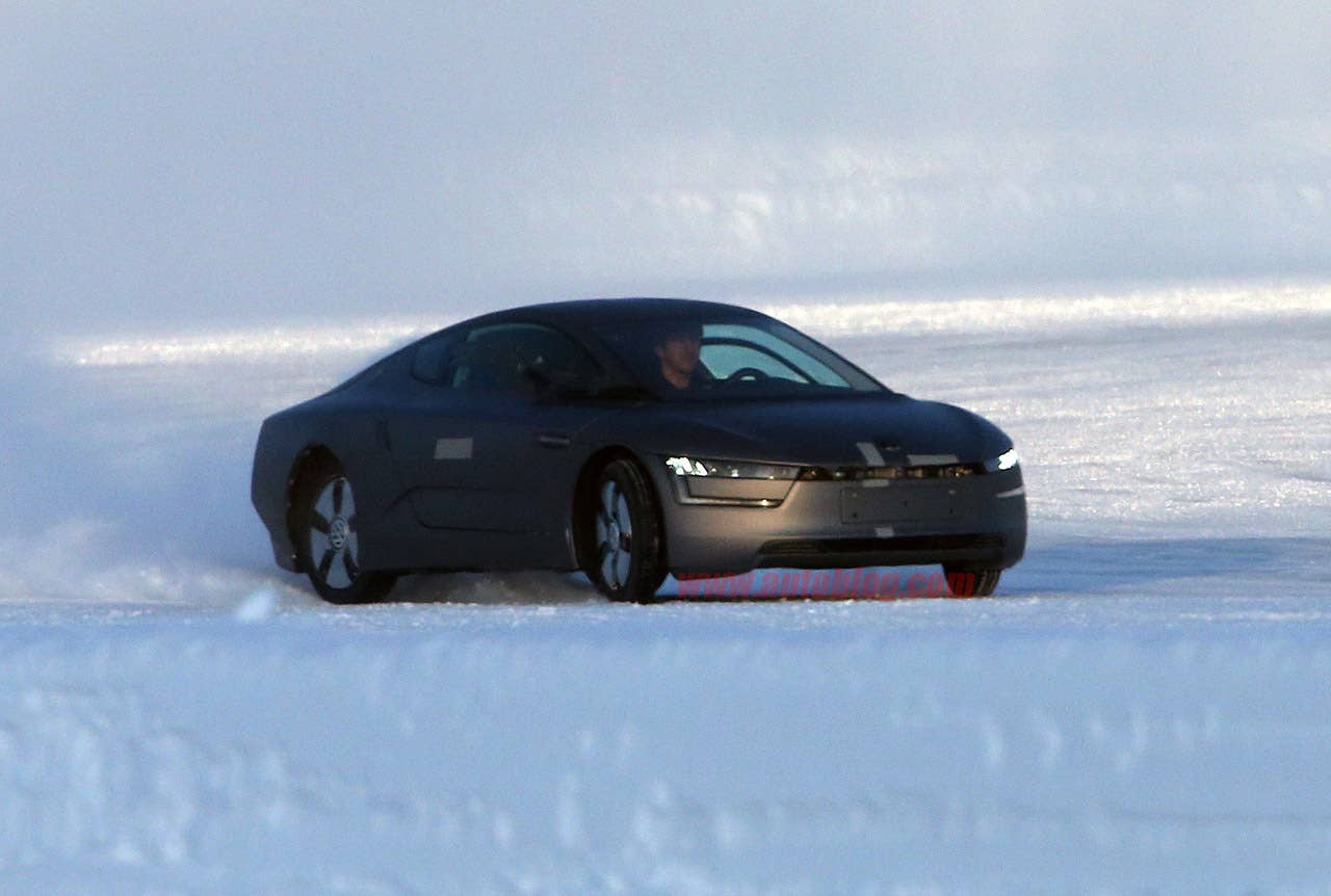 Volkswagen XL1 Spy Shots front 3/4