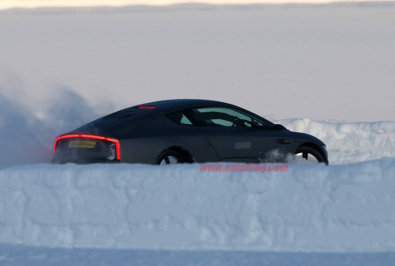Volkswagen XL1 Spy Shots rear 3/4