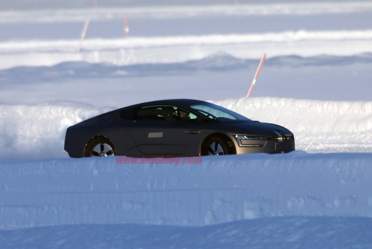 Volkswagen XL1 Spy Shots front 3/4