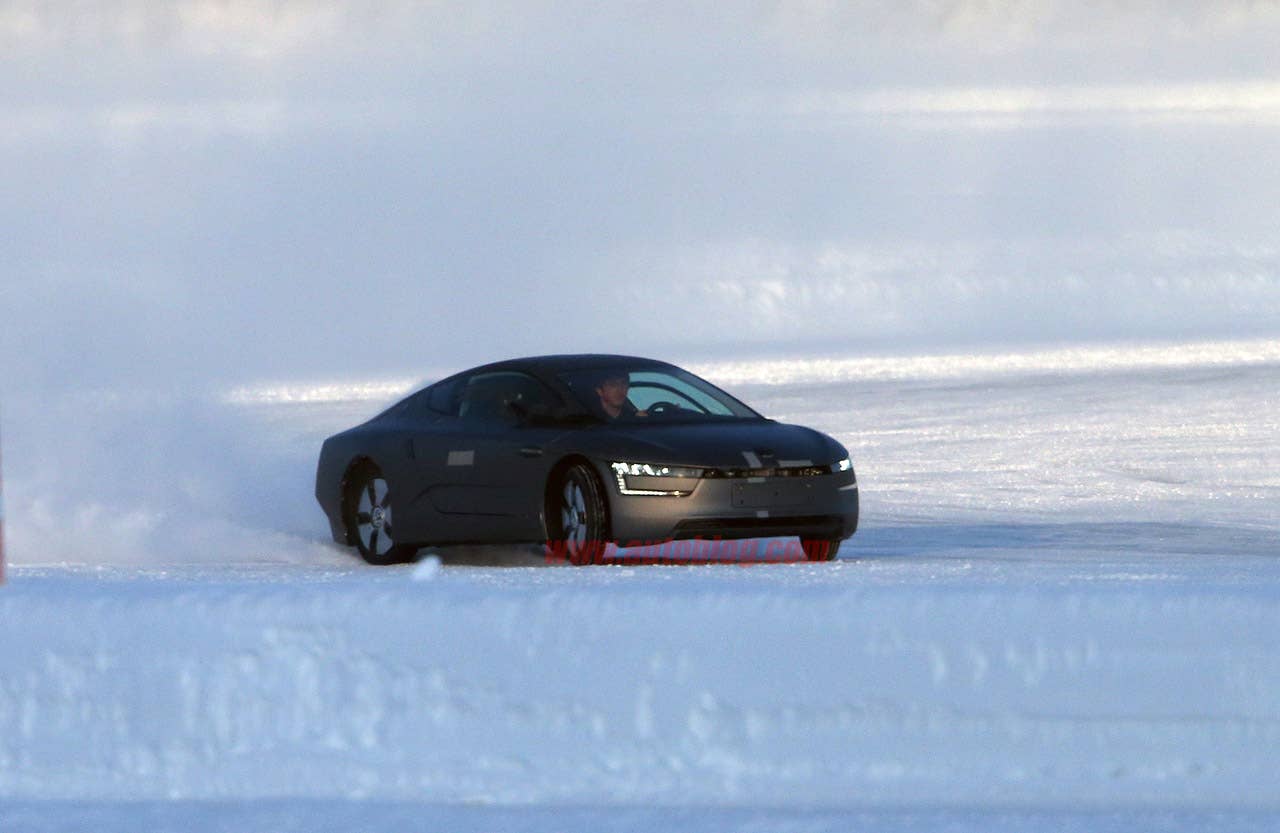 Volkswagen XL1 Spy Shots front 3/4