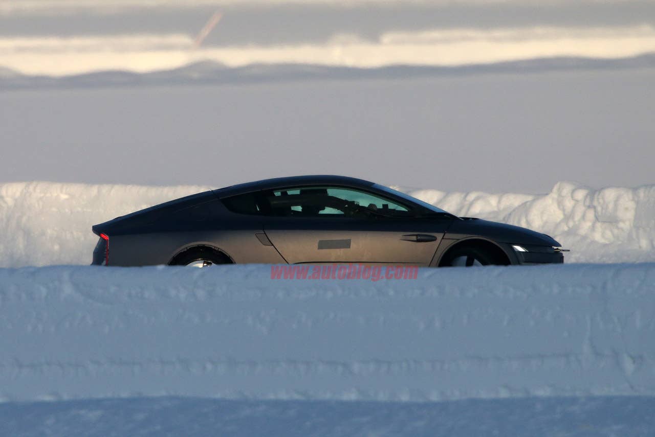 Volkswagen XL1 Spy Shots side