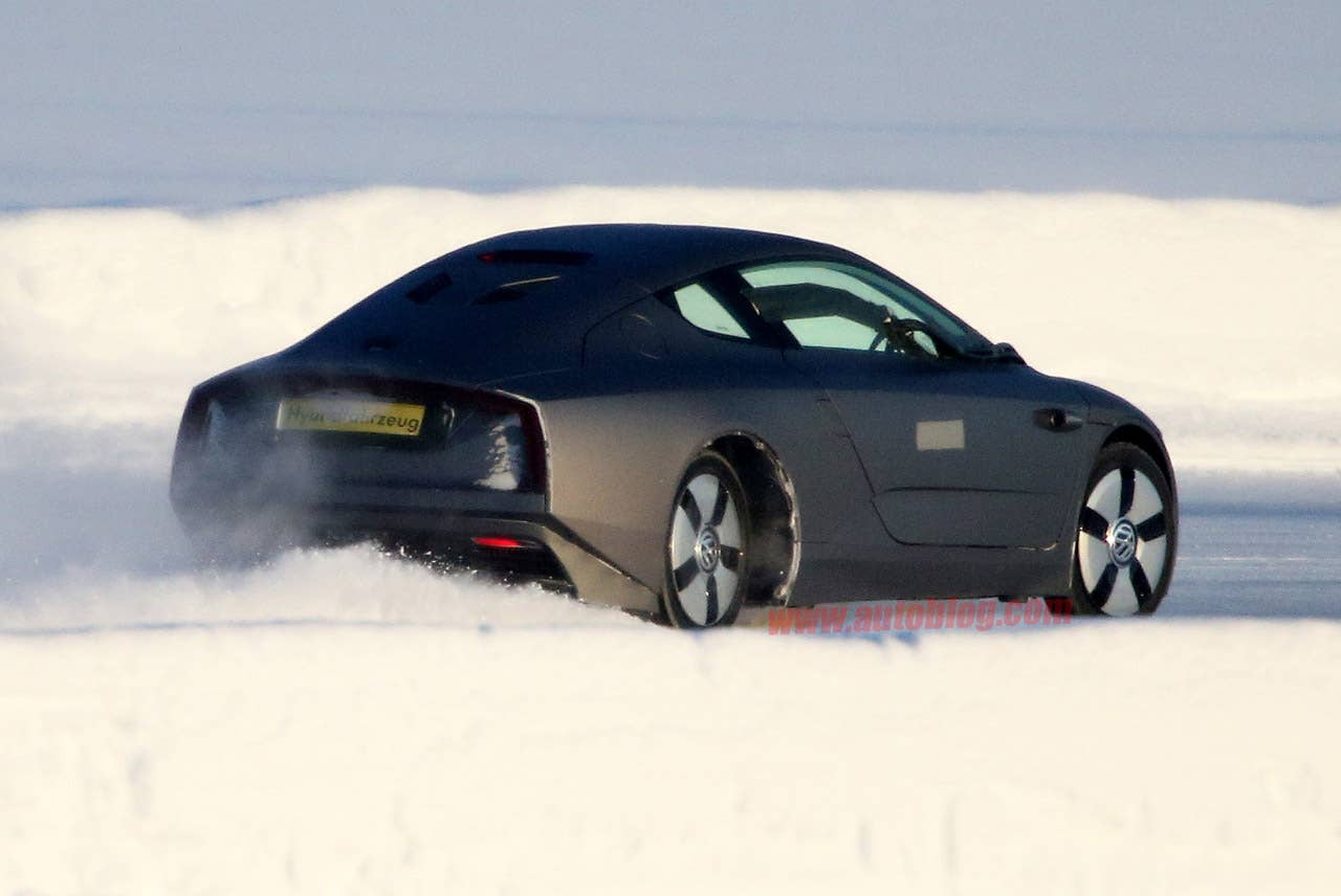 Volkswagen XL1 Spy Shots rear