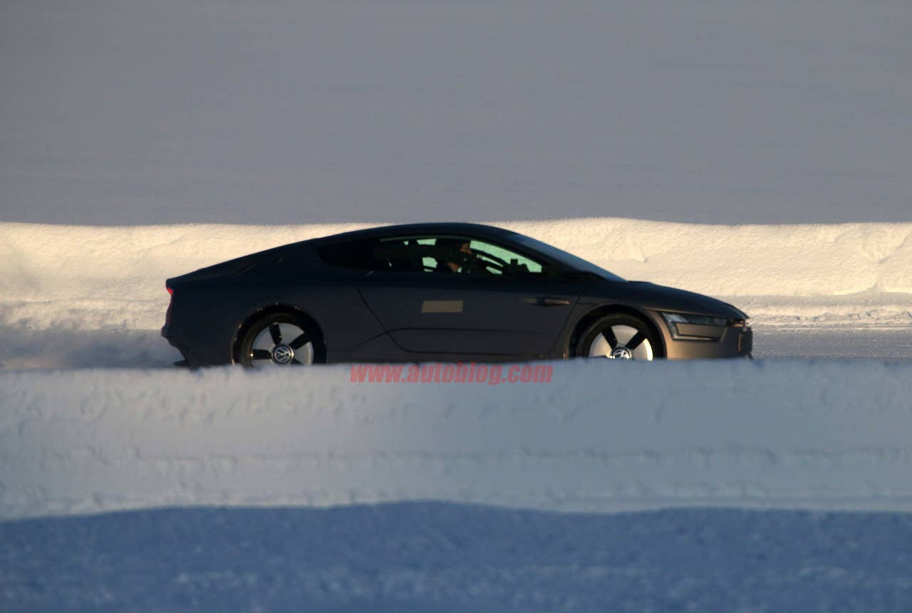 Volkswagen XL1 Spy Shots side