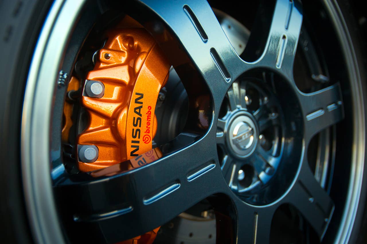 2014 Nissan GT-R Track Edition wheels and brakes
