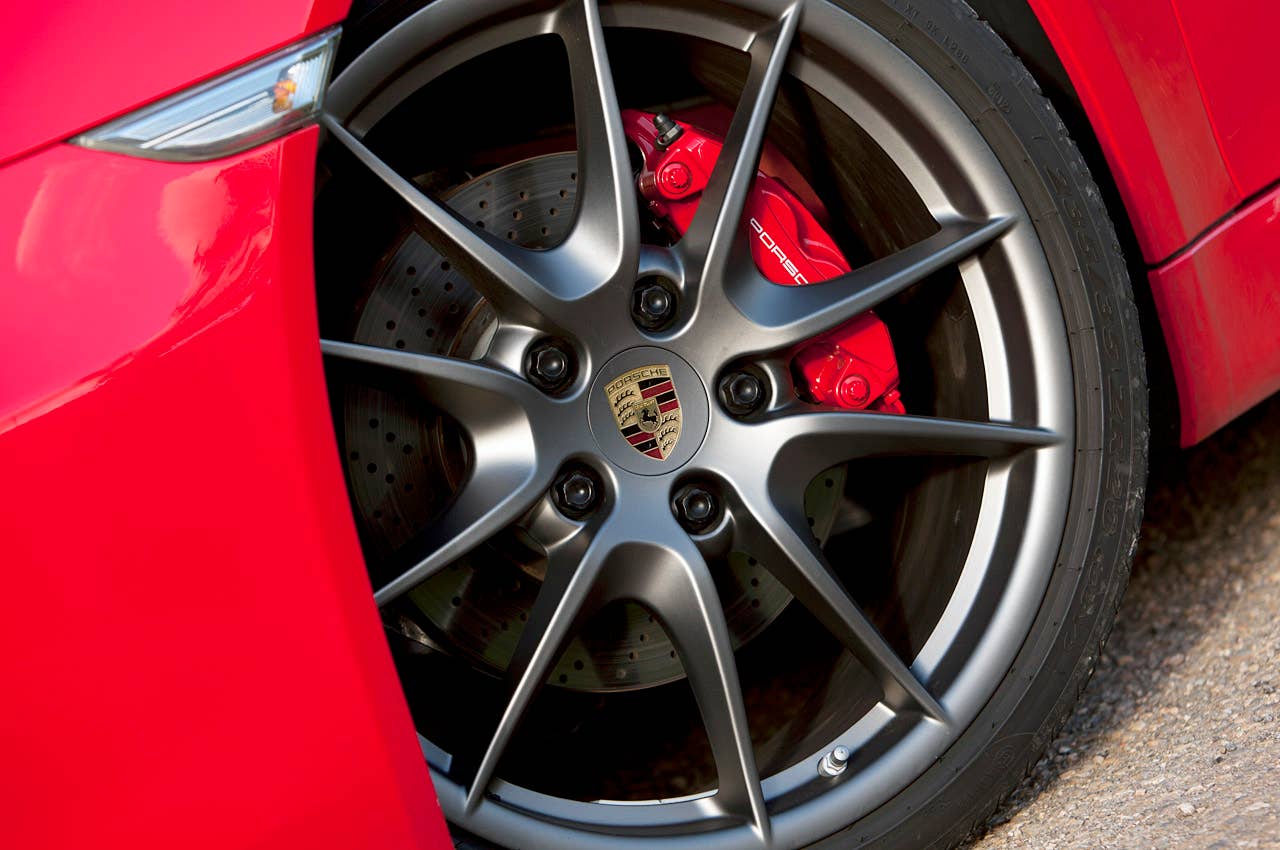 2014 Porsche Cayman S wheel