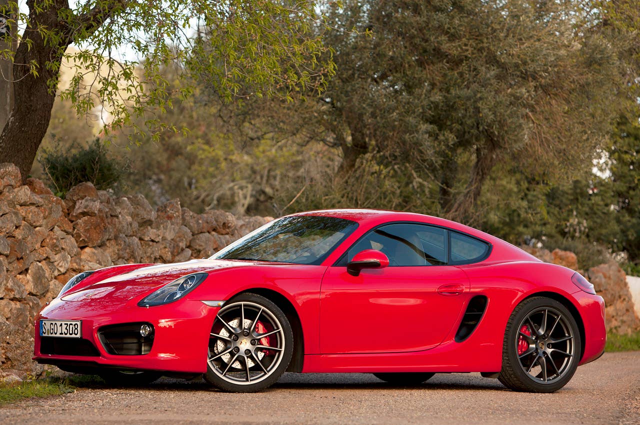 2014 Porsche Cayman S front 3/4 view