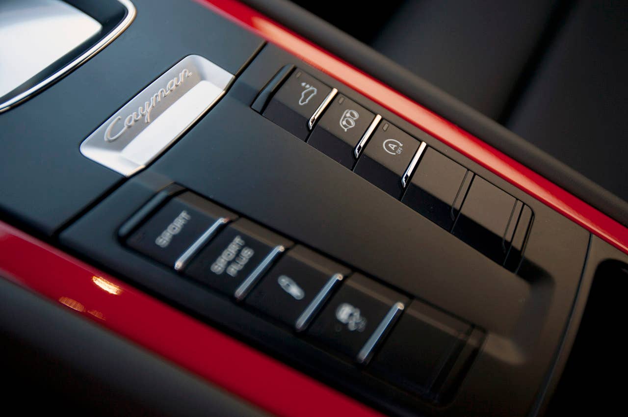 2014 Porsche Cayman S center console