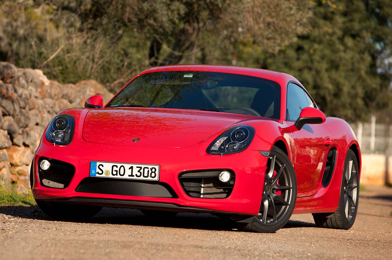 2014 Porsche Cayman S front 3/4 view