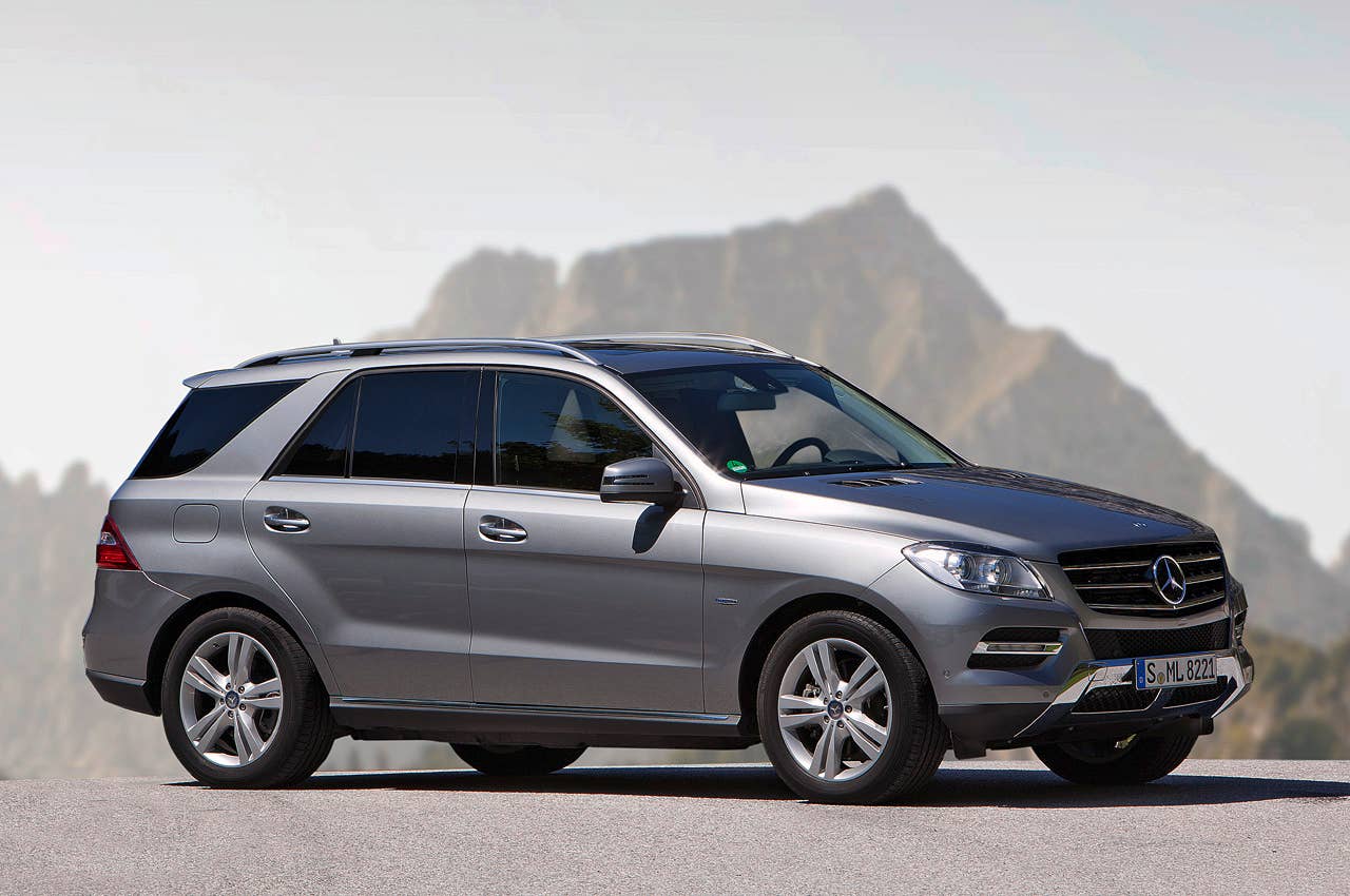 2012 Mercedes ML350 BlueTEC front 3/4 view