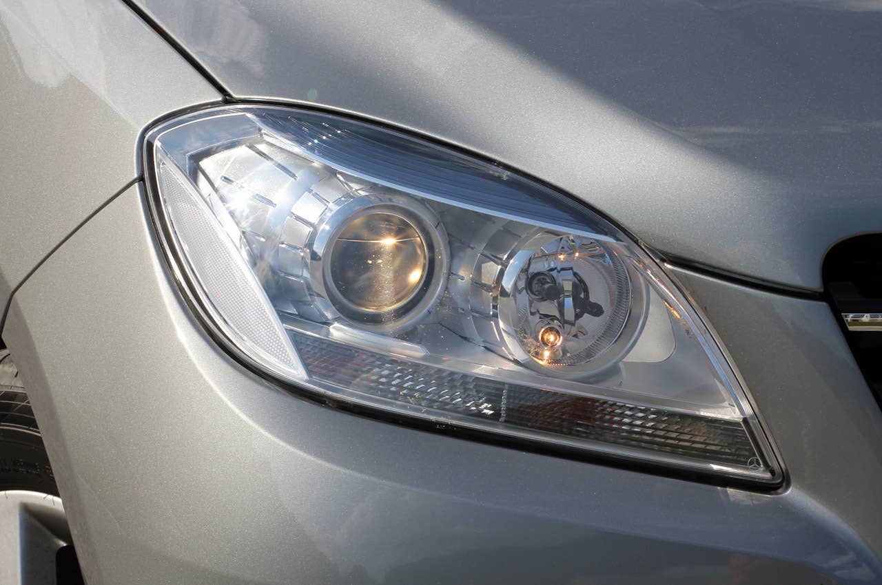 2012 Mercedes ML350 BlueTEC headlight