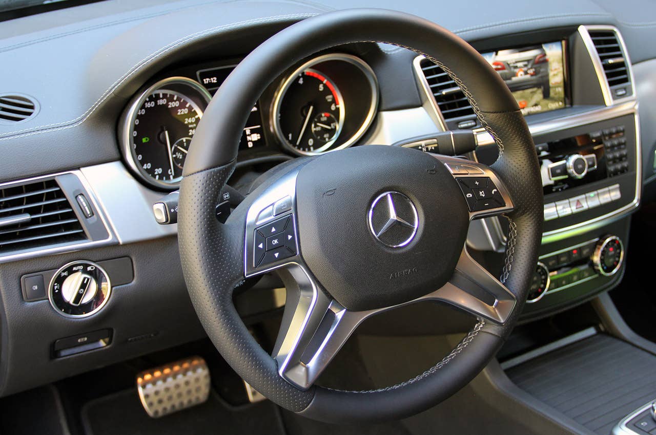 2012 Mercedes ML350 BlueTEC steering wheel