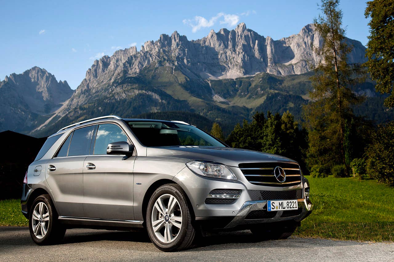 2012 Mercedes ML350 BlueTEC front 3/4 view