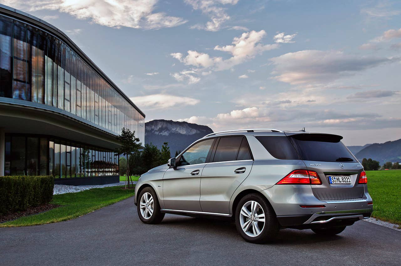 2012 Mercedes ML350 BlueTEC rear 3/4 view