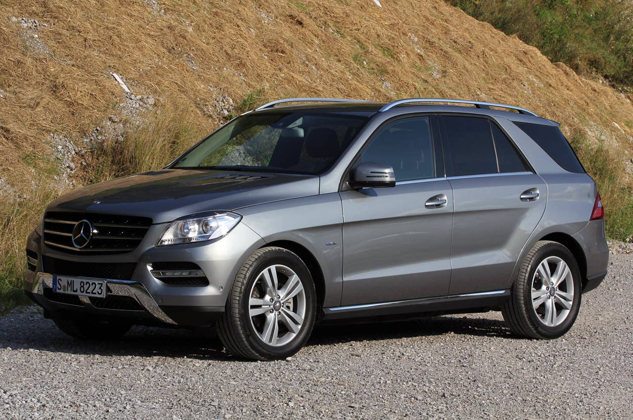 2012 Mercedes ML350 BlueTEC front 3/4 view