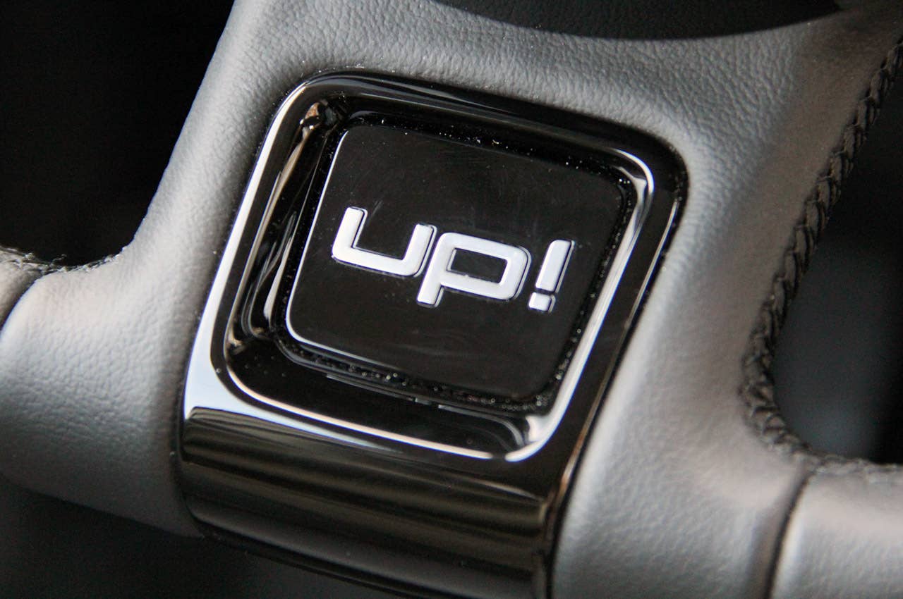 2012 Volkswagen Up! steering wheel detail