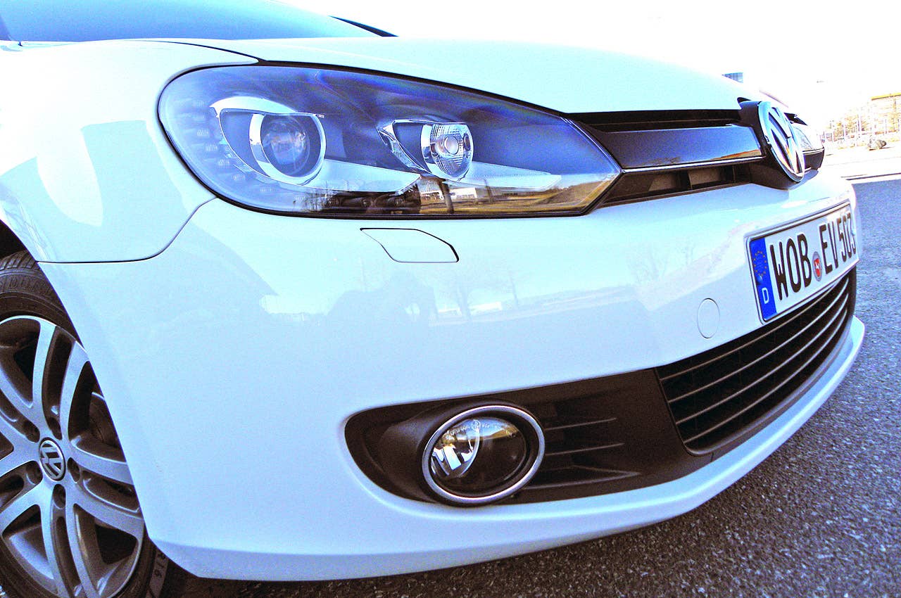 2014 Volkswagen Golf Blue-e-motion front detail