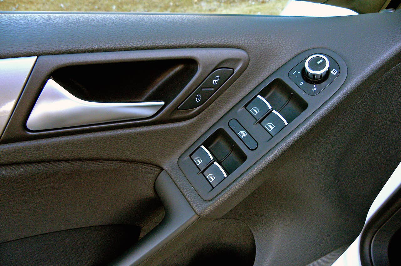 2014 Volkswagen Golf Blue-e-motion door trim