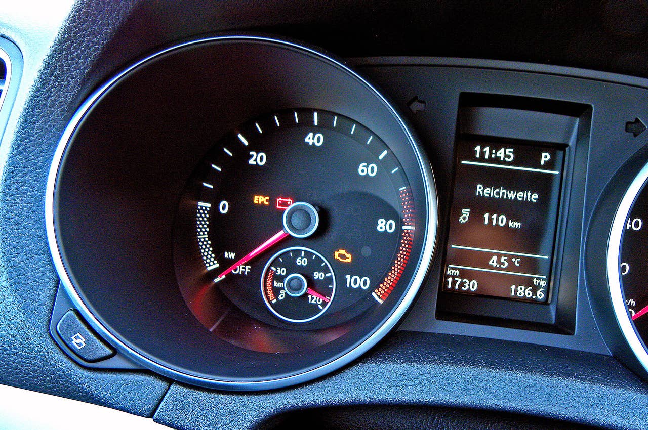 2014 Volkswagen Golf Blue-e-motion charge meter
