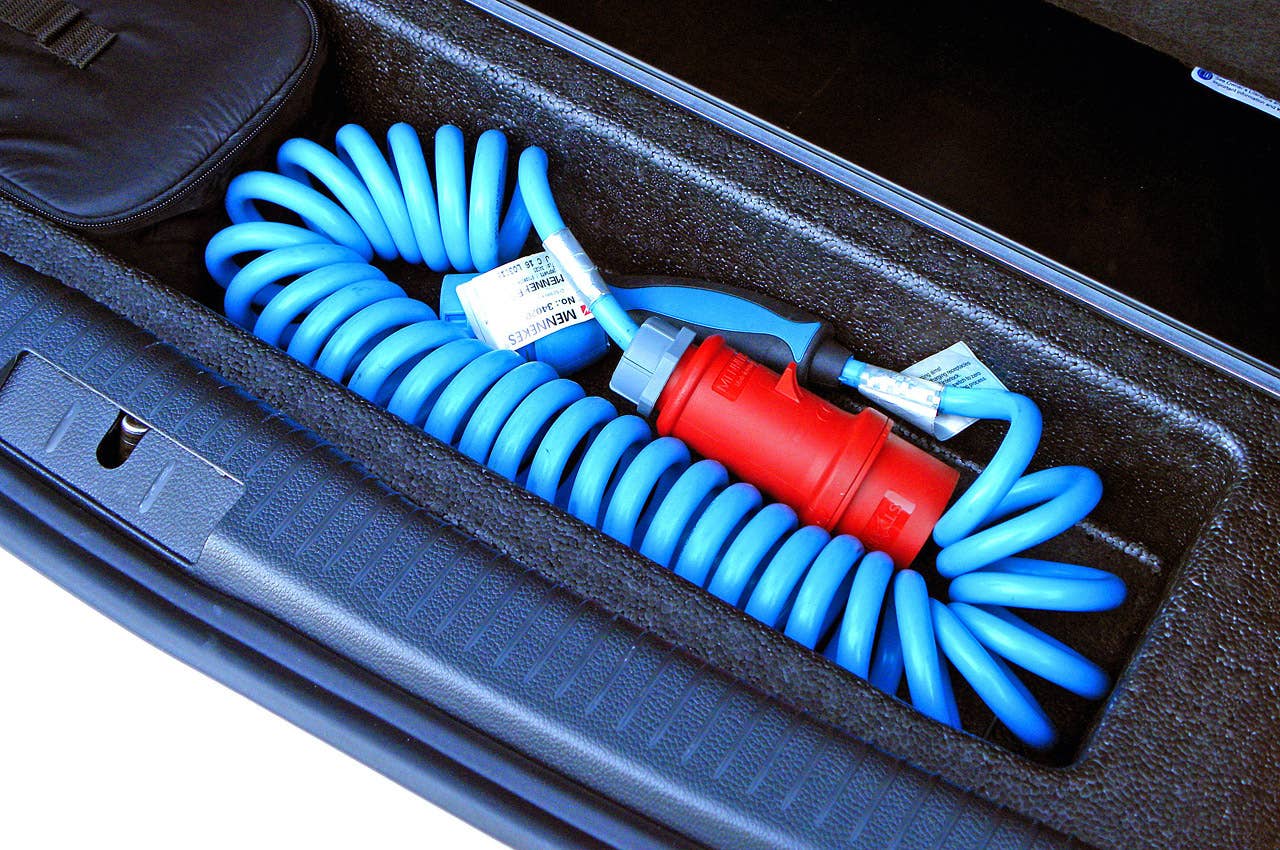 2014 Volkswagen Golf Blue-e-motion charging cable