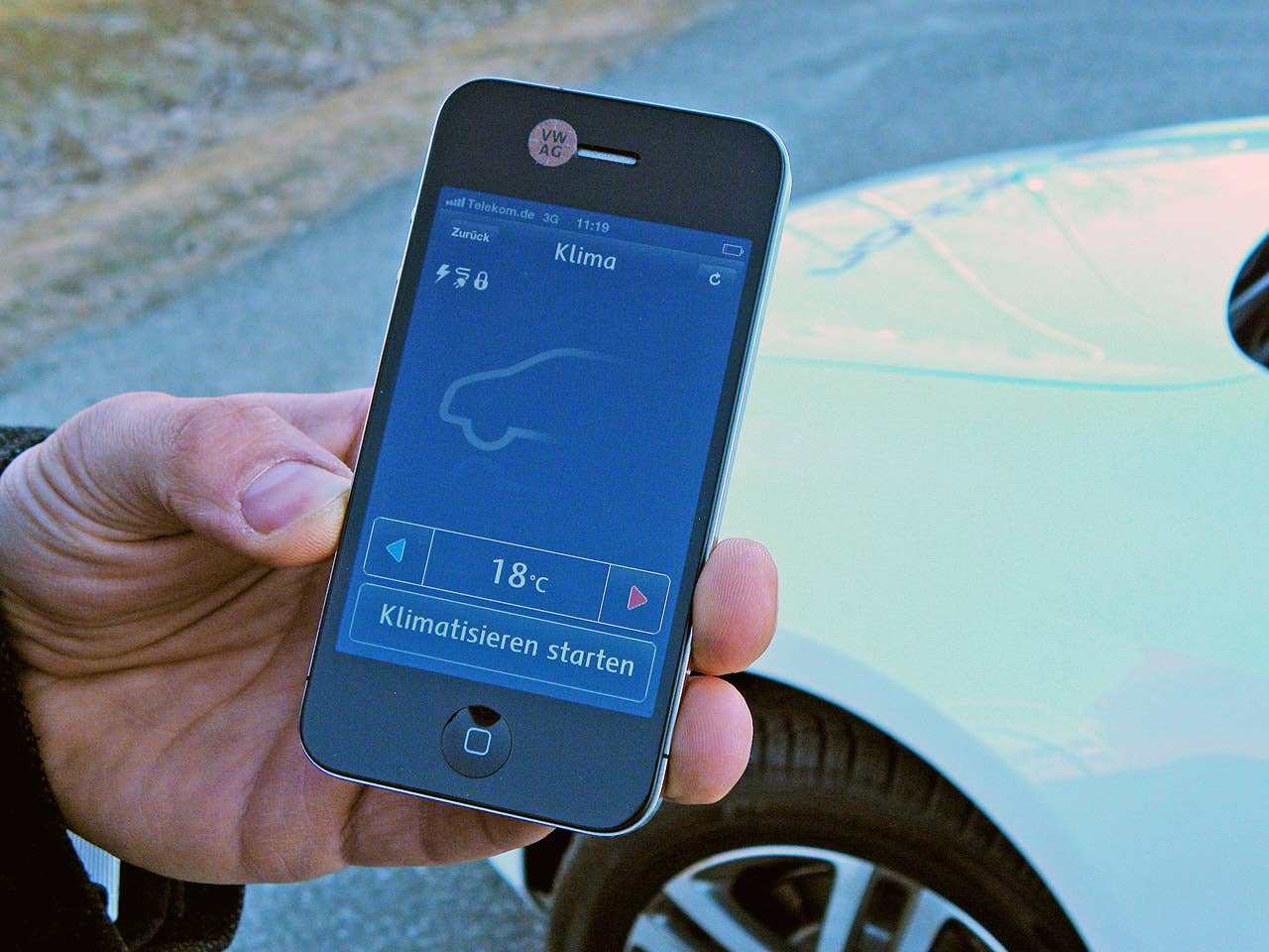 2014 Volkswagen Golf Blue-e-motion iPhone app