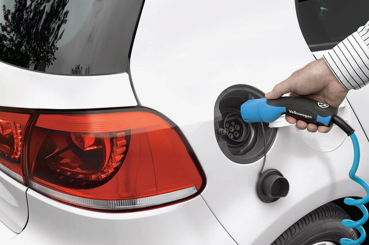 2014 Volkswagen Golf Blue-e-motion charge inlet