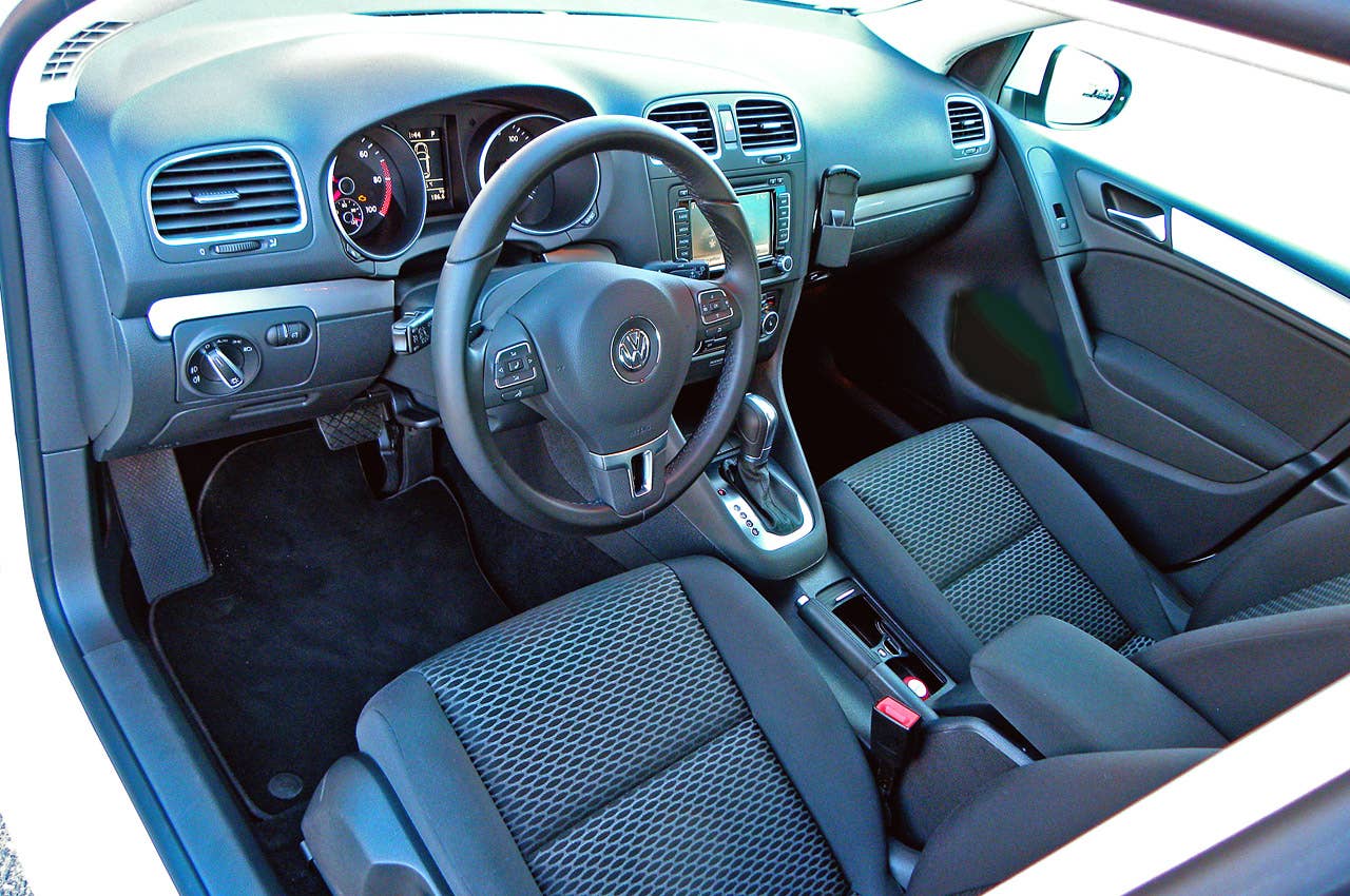 2014 Volkswagen Golf Blue-e-motion interior