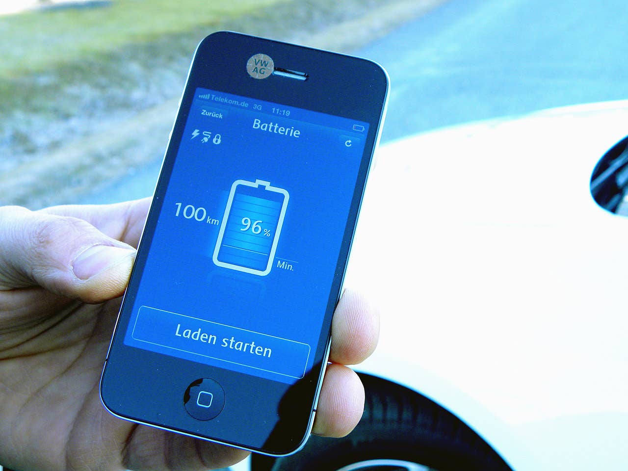 2014 Volkswagen Golf Blue-e-motion iPhone app