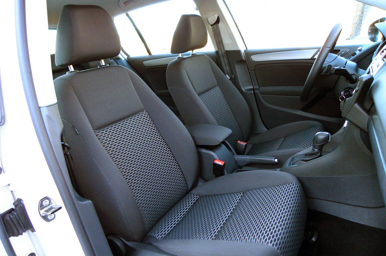 2014 Volkswagen Golf Blue-e-motion front seats