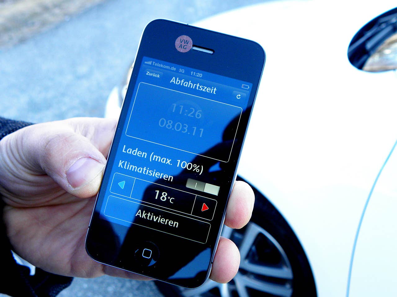 2014 Volkswagen Golf Blue-e-motion iPhone app