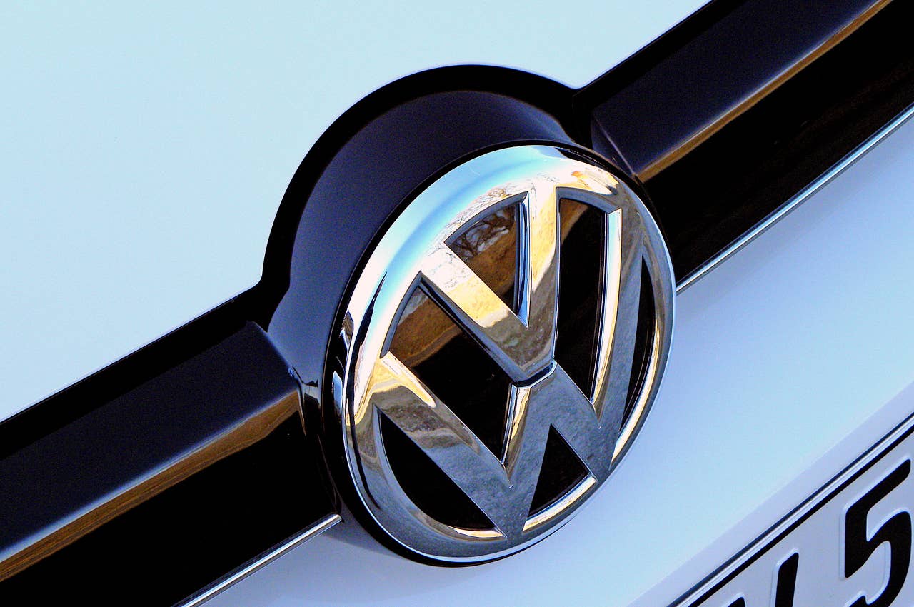2014 Volkswagen Golf Blue-e-motion logo