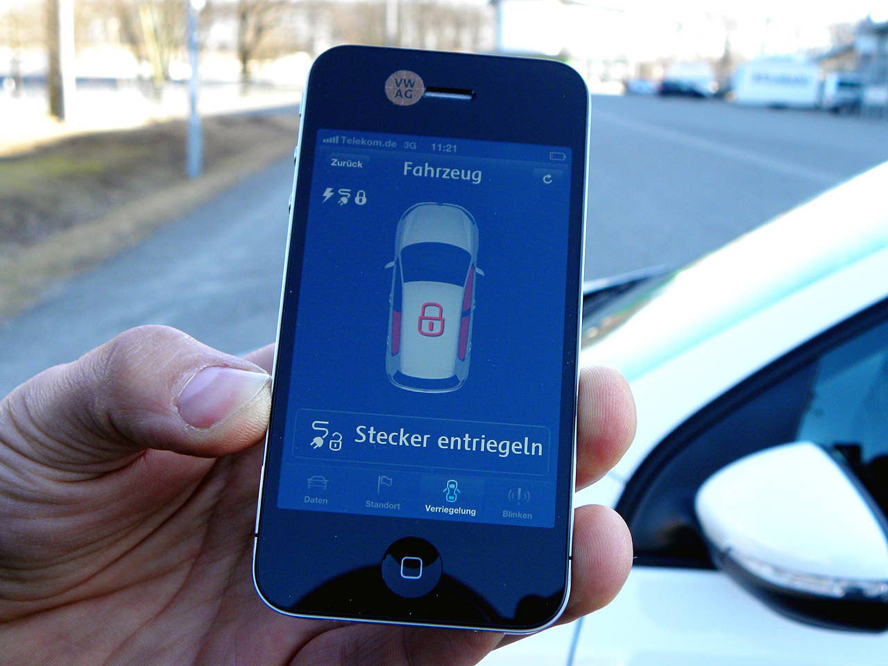 2014 Volkswagen Golf Blue-e-motion iPhone app