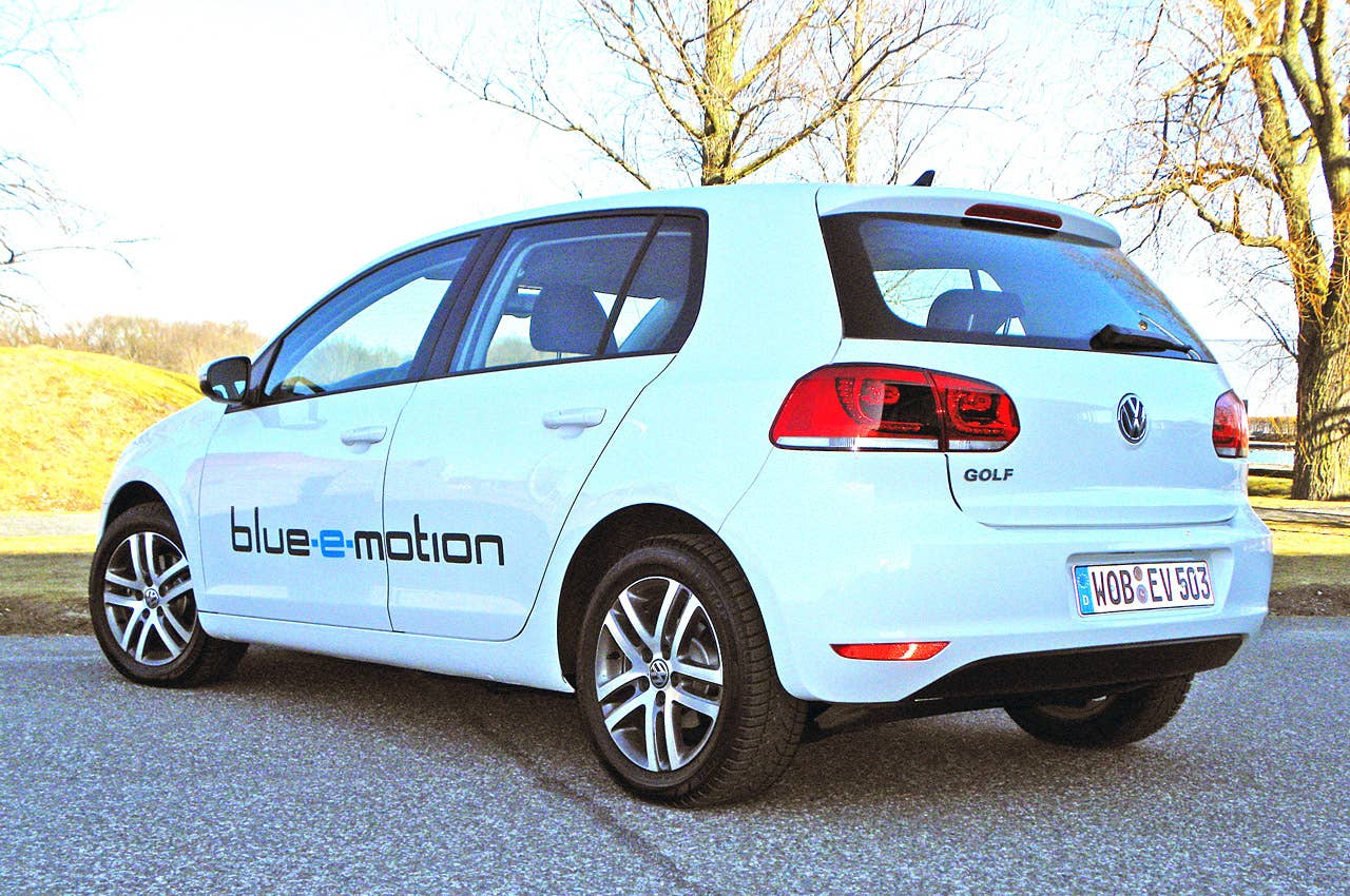 2014 Volkswagen Golf Blue-e-motion rear 3/4 view