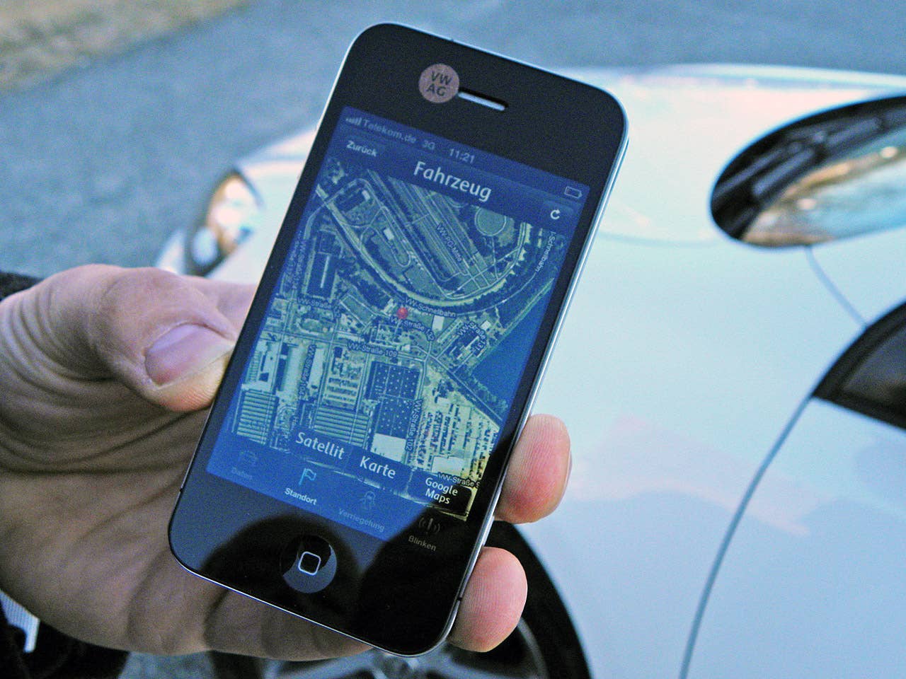 2014 Volkswagen Golf Blue-e-motion iPhone app