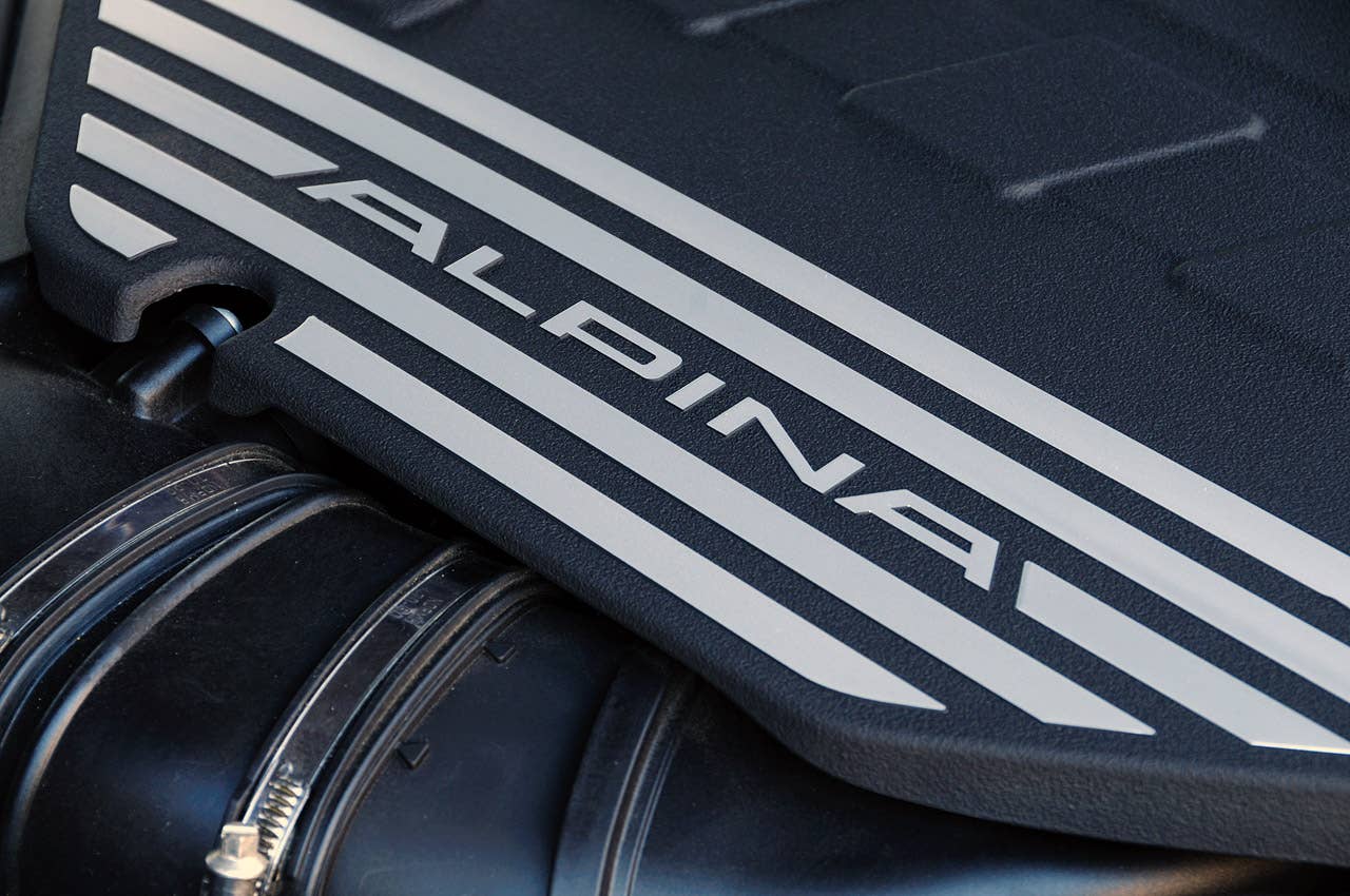 2011 BMW Alpina B7 engine detail