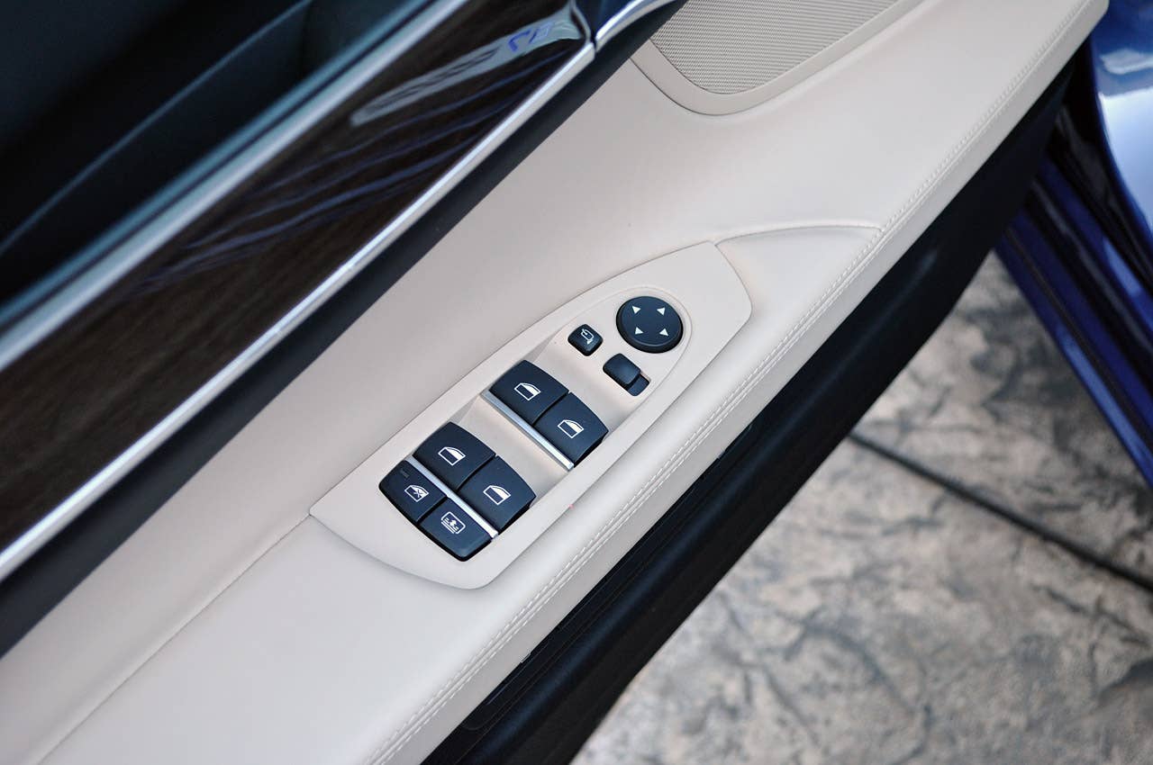 2011 BMW Alpina B7 door controls