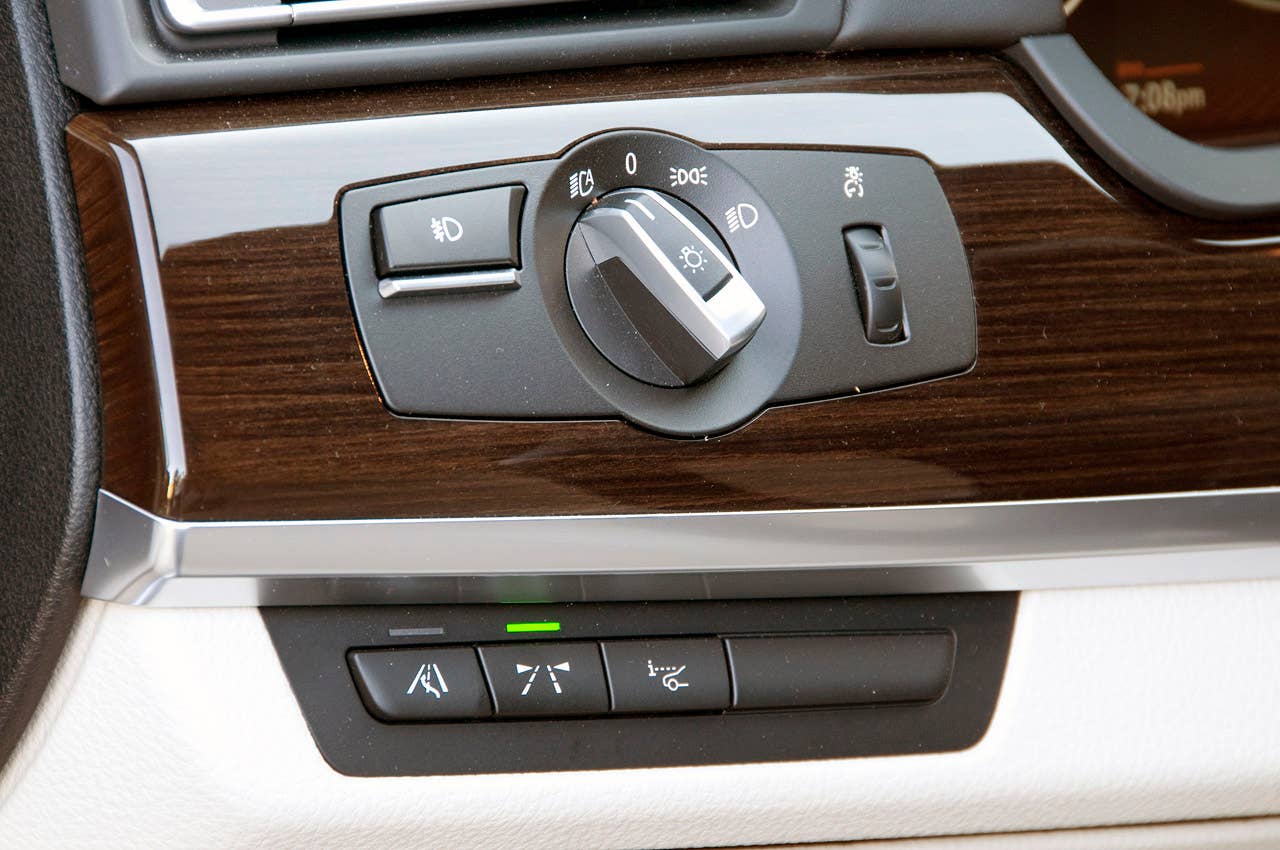 2011 BMW Alpina B7 headlight controls