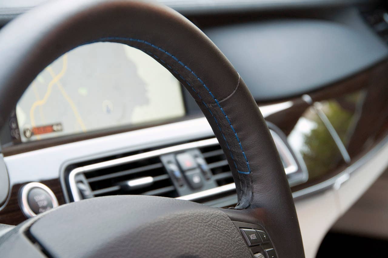 2011 BMW Alpina B7 steering wheel