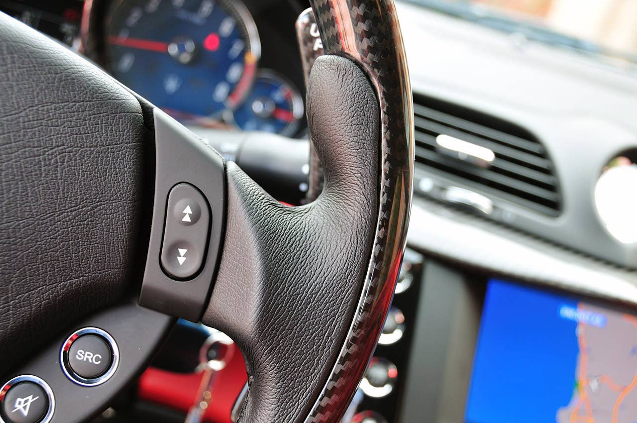 2012 Maserati GranTurismo MC steering wheel