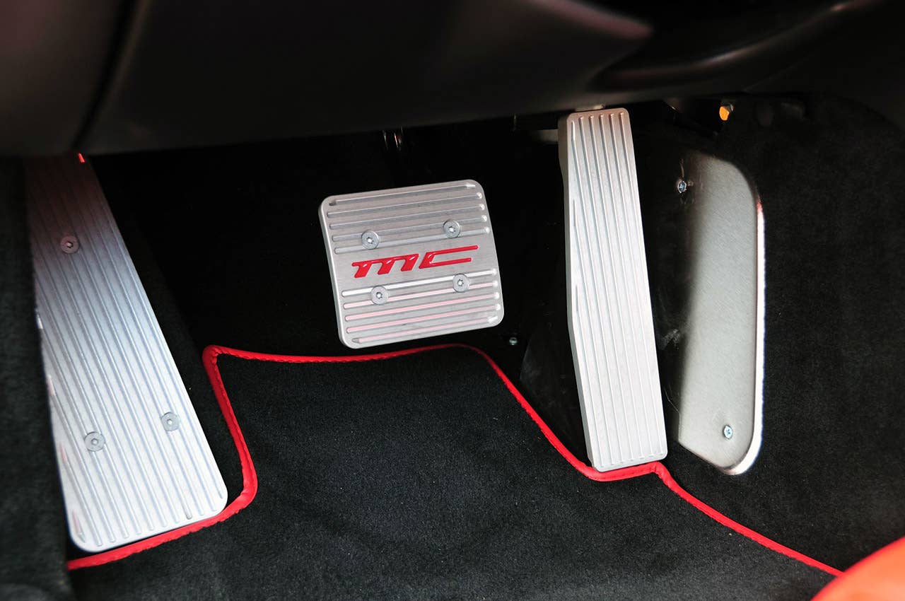 2012 Maserati GranTurismo MC pedals
