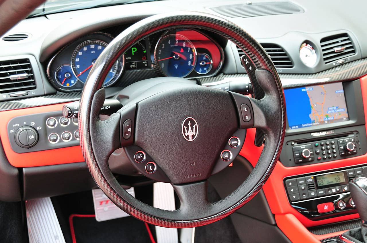 2012 Maserati GranTurismo MC steering wheel
