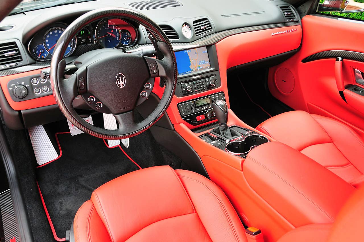 2012 Maserati GranTurismo MC interior